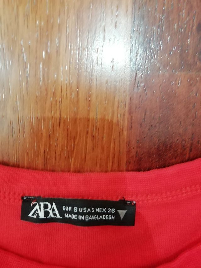 Camiseta roja Zara