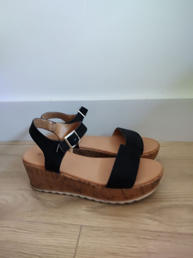 Sandalias negras con plataforma