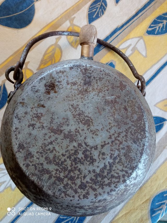 Antigua, borraccia. Ferramenta, vecchie, collezione