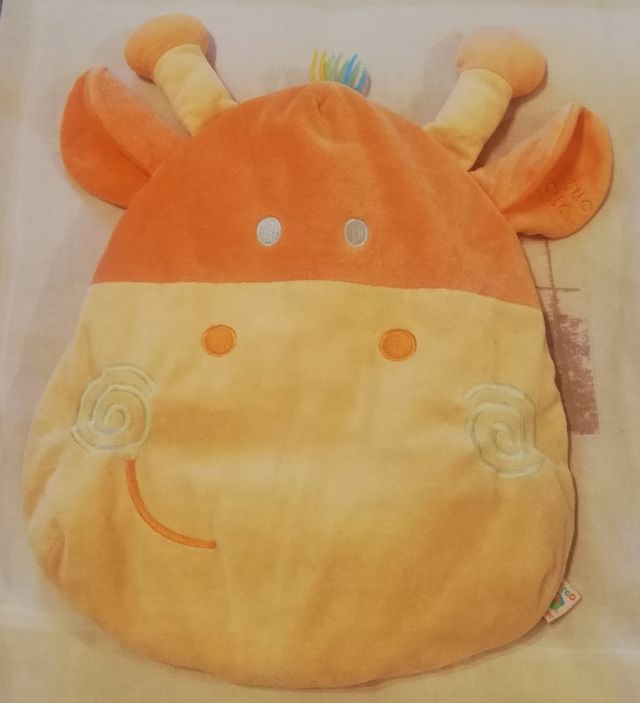 cojin jirafa guarda pijama tuc tuc