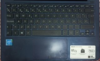 Portátil ASUS 10 pulg 120GB SSD 4GB RAM