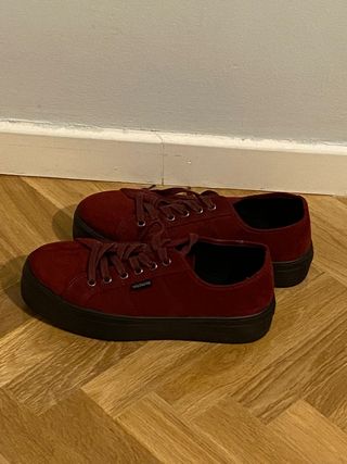 zapatos Victoria plataforma granates 