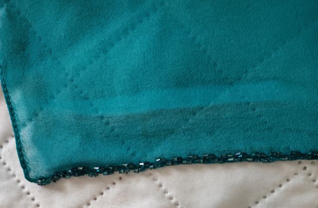 Foulares bordados a mano