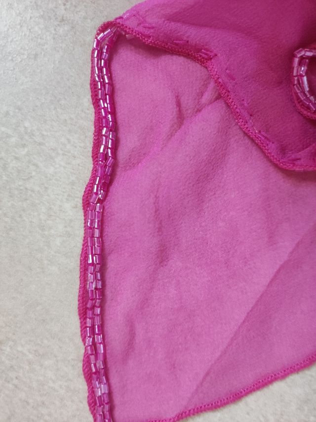 Foulares bordados a mano