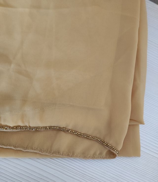 Foulares bordados a mano