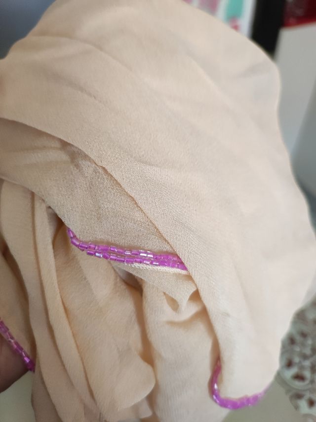 Foulares bordados a mano