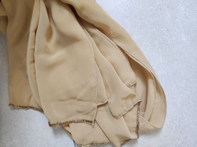 Foulares bordados a mano