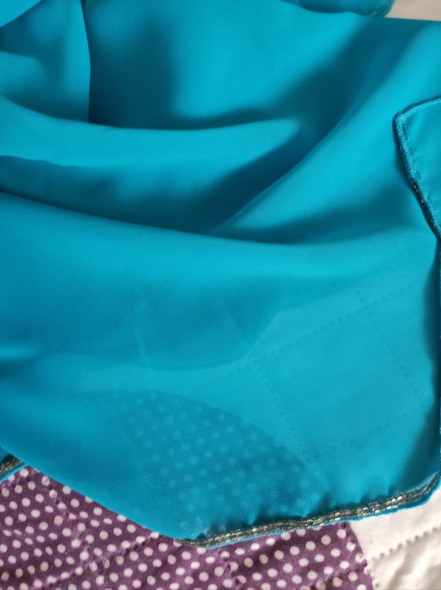 Foulares bordados a mano