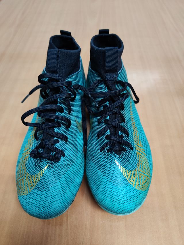 Botas futbol AG Nike Mercurial Talla 38.