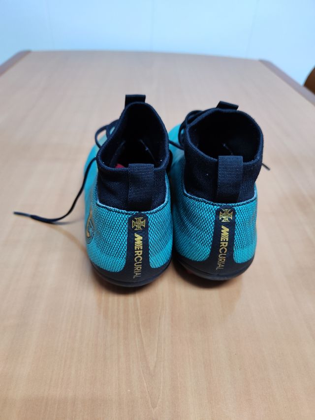 Botas futbol AG Nike Mercurial Talla 38.