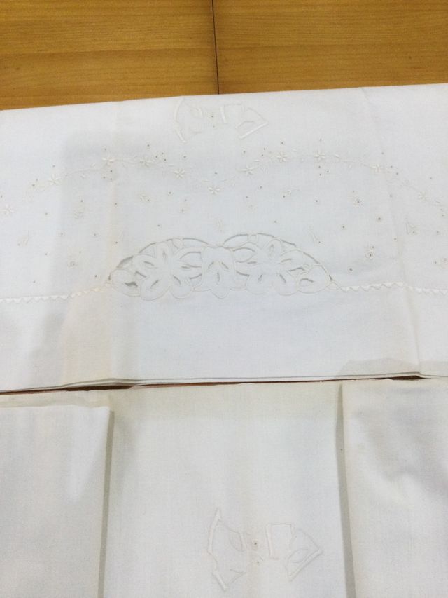 90.Antiguo juego de sabana bordado y calado de 180