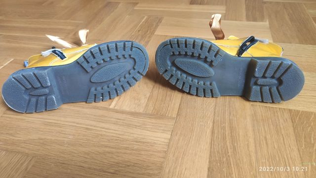 botas estilo Dr Martens.Num 30