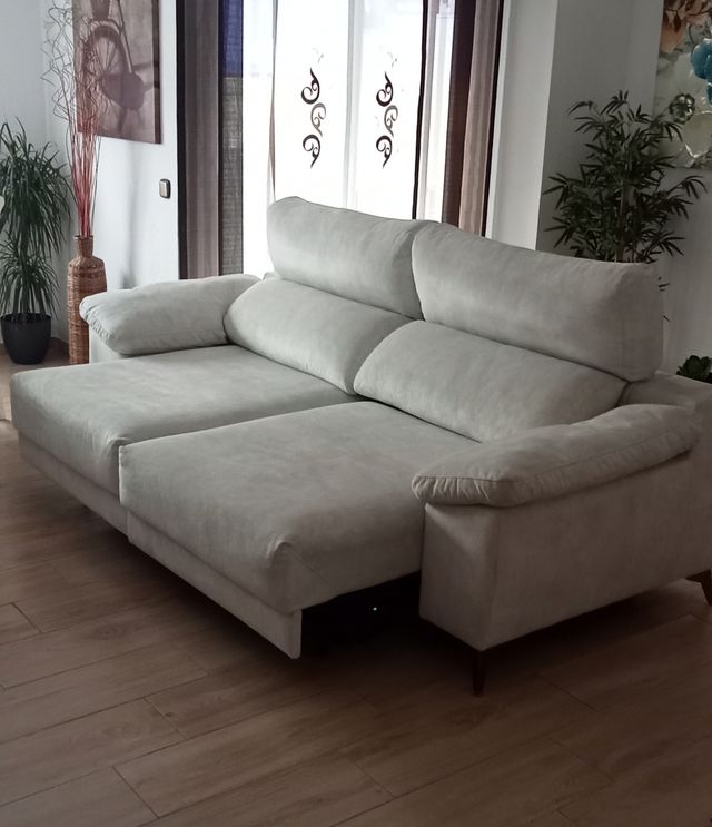 Sofá de diseño. cómodo y bonito.