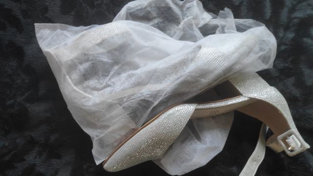 zapatos plata brillante