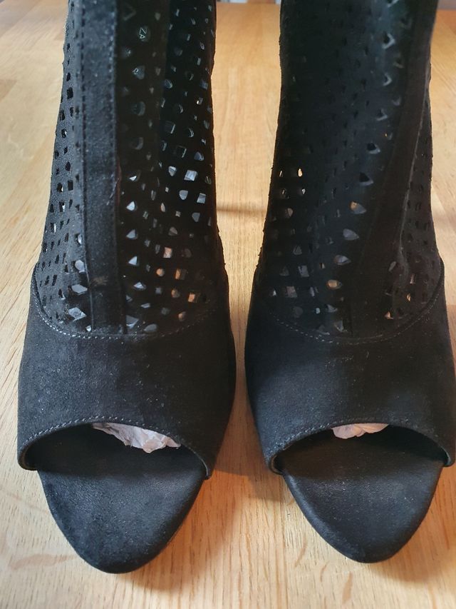 Sandalia abotinada ante Negro ZARA Talla 39