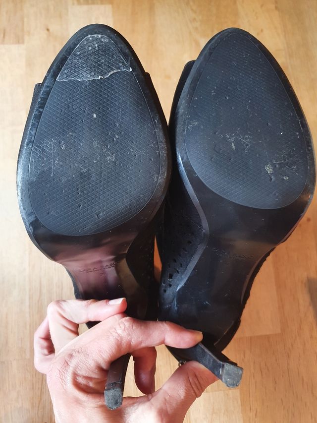 Sandalia abotinada ante Negro ZARA Talla 39