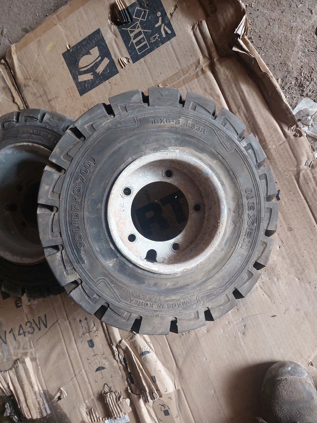 ruedas  de  carretillas  nuevas