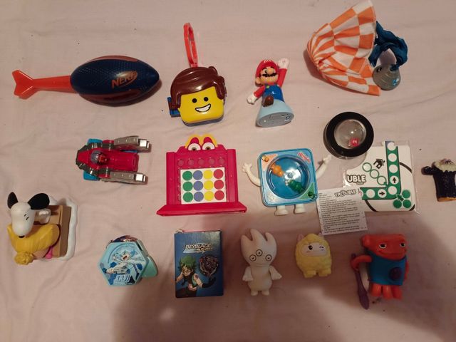 lote de 16 juguetes McDonald's y burguer King