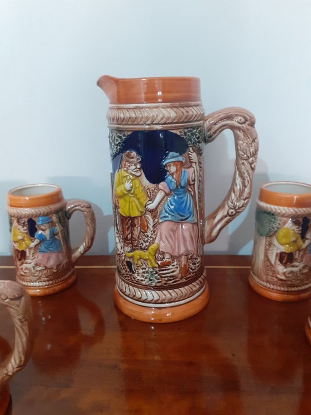 ceramica boccali con brocca di birra tedesco