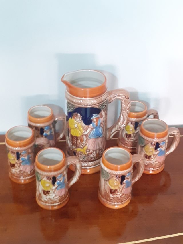 ceramica boccali con brocca di birra tedesco