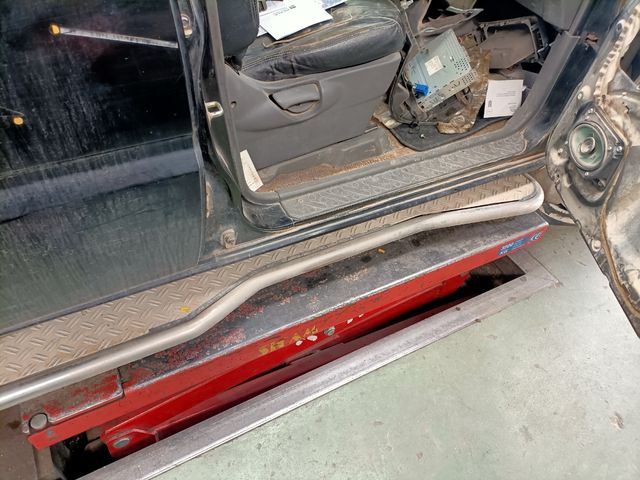 estriberas Nissan Terrano II