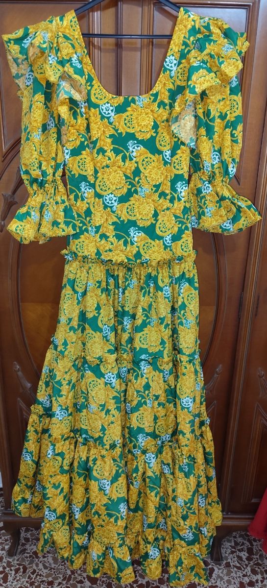 Bata rociera y accesorios