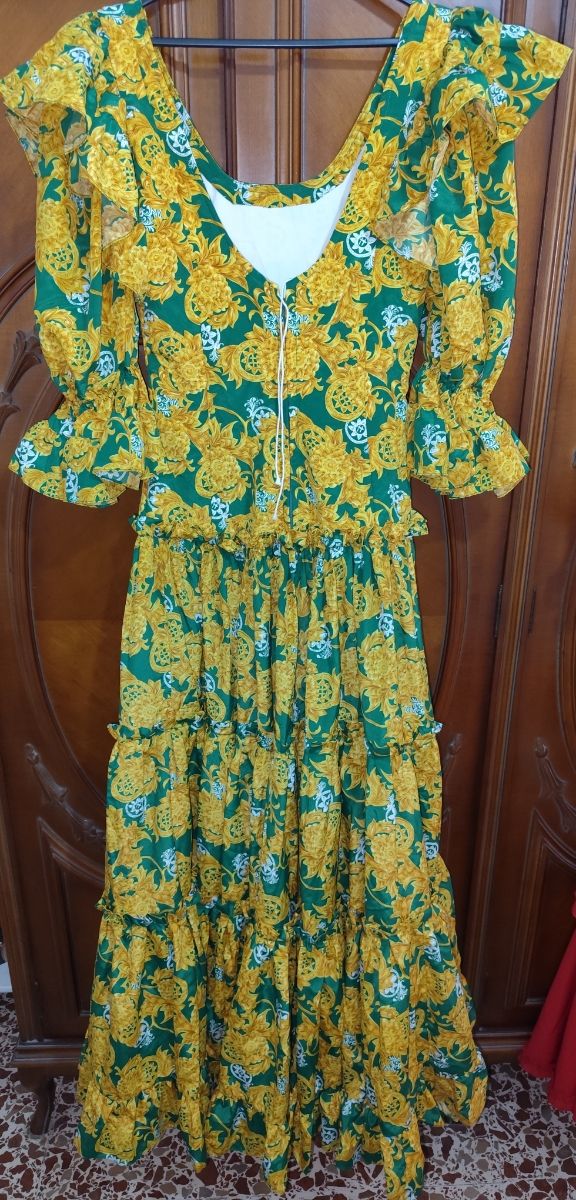 Bata rociera y accesorios