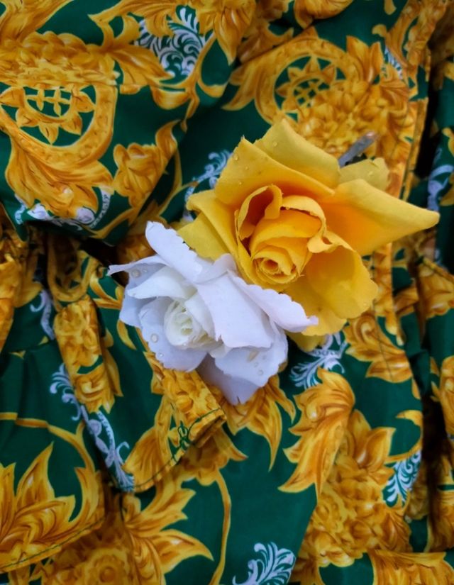 Bata rociera y accesorios