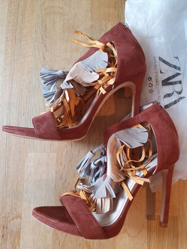 Sandalia Flecos multicolor Zara Talla 39