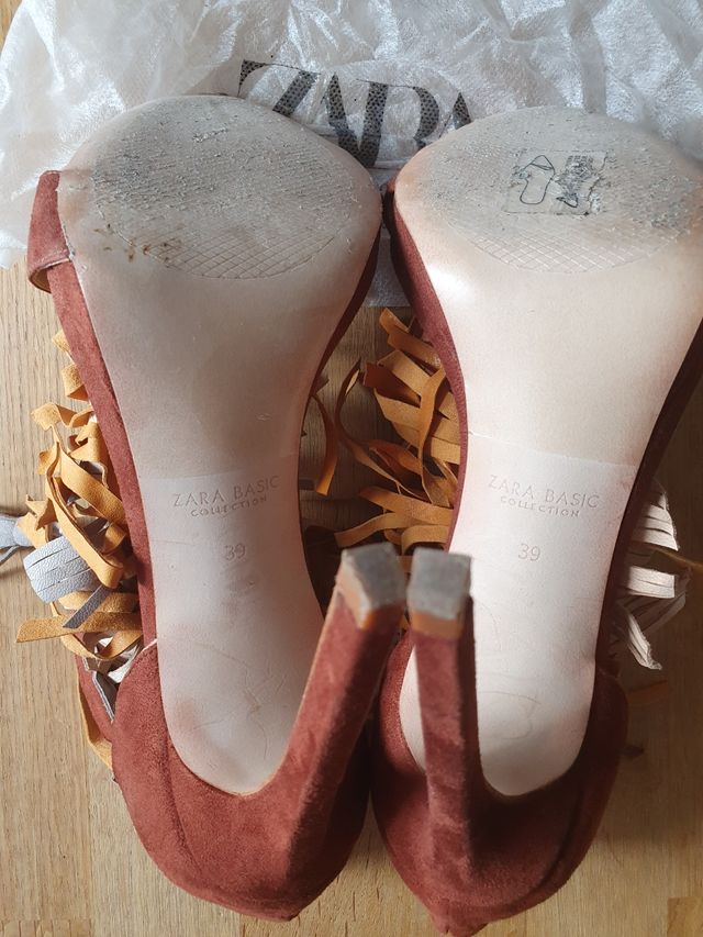 Sandalia Flecos multicolor Zara Talla 39