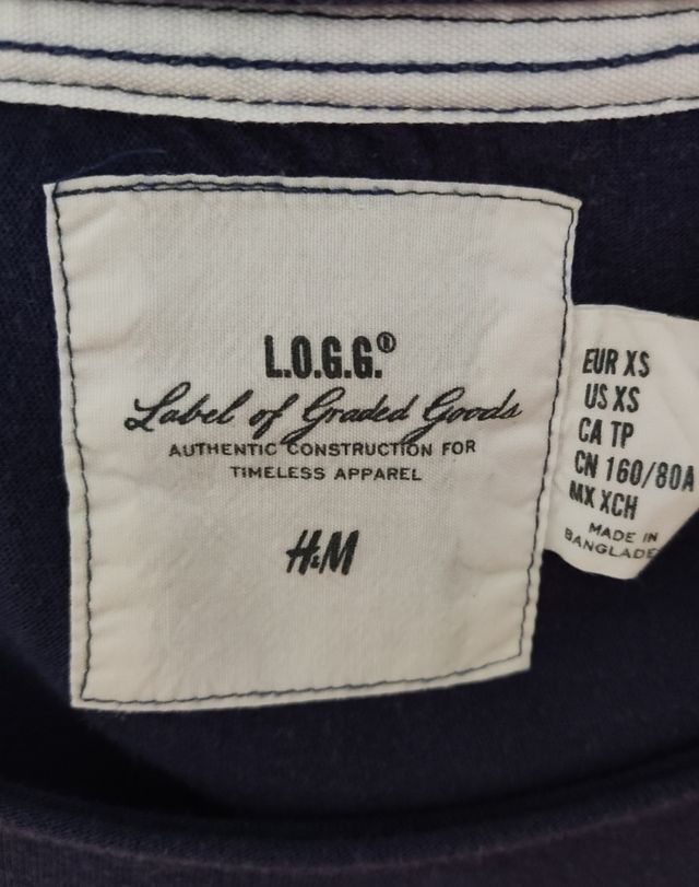 Camiseta morada estampado