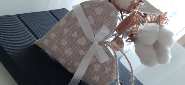 Decorazione shabby cuore beige con fiocco da appen