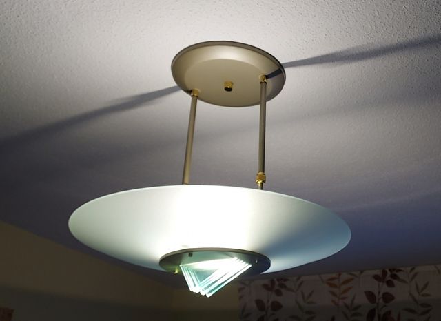 Lámpara de techo dorada y cristal