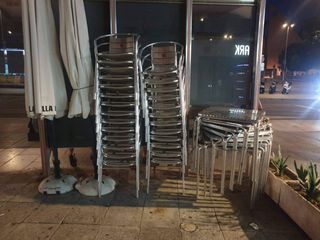 631213000 deja Wasap mesa con sillas aluminio
