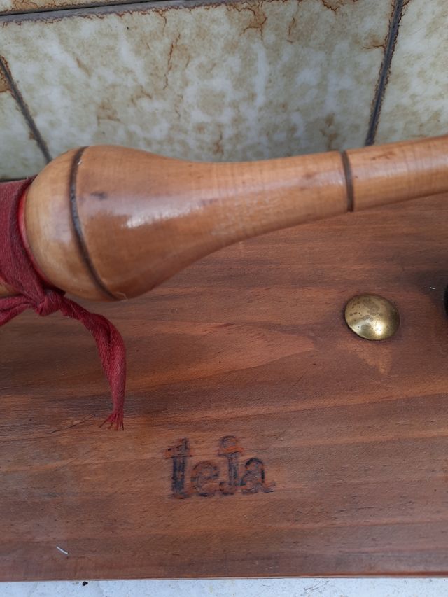 Jamonero con bolo y cachi.