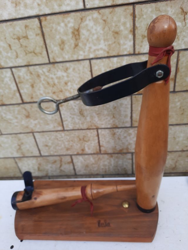 Jamonero con bolo y cachi.