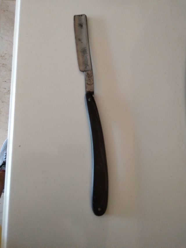 ANTIGUA NAVAJA AFEITAR MONTSERRAT