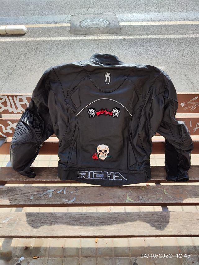 Cazadora piel motorista.