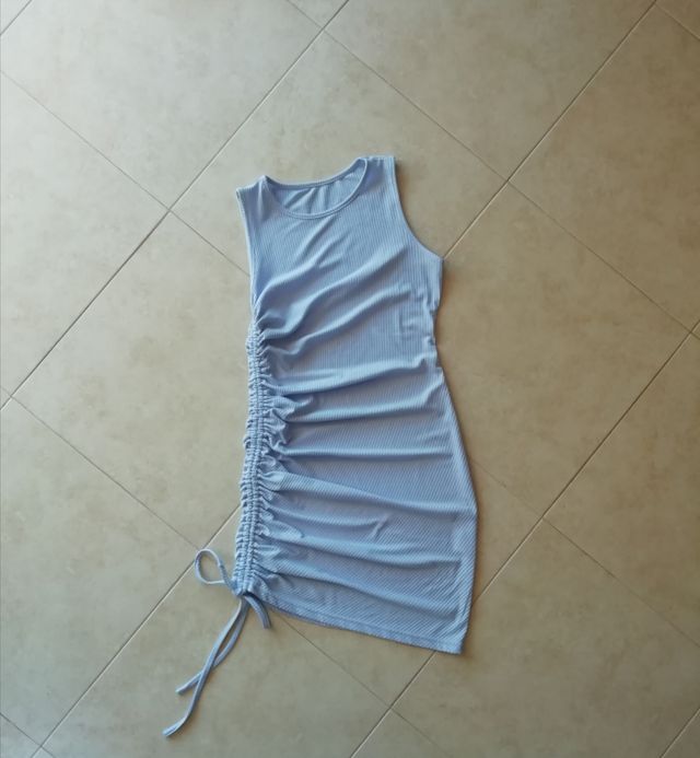 Vestido azul con fruncido