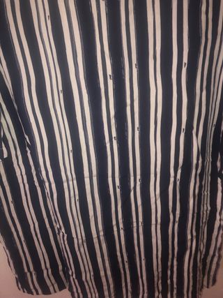 Camisa de rayas azul y blanca