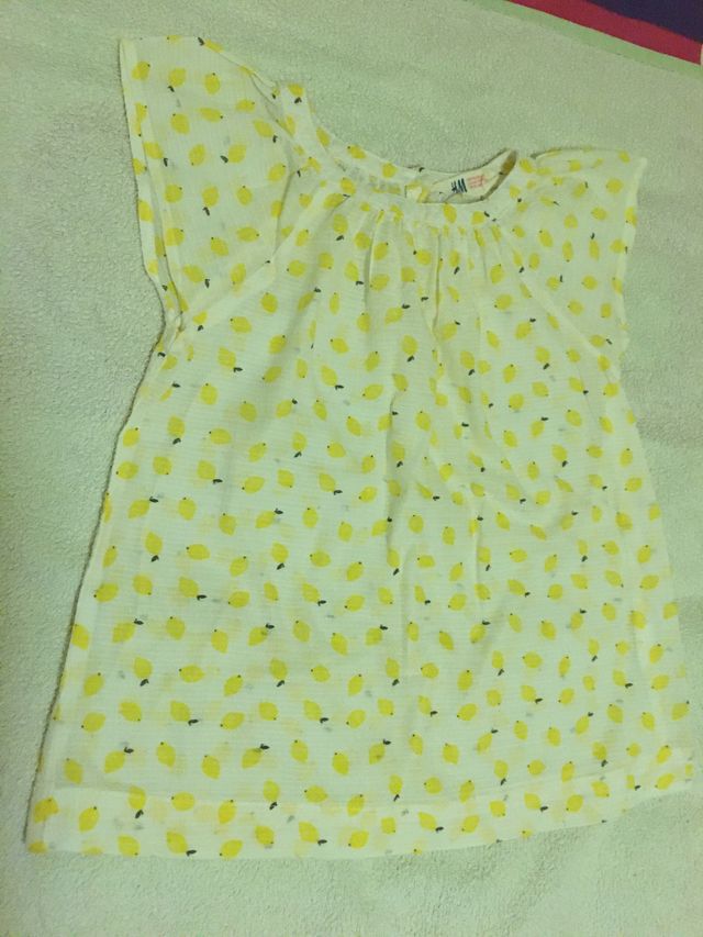 blusa blanca con limones HYM