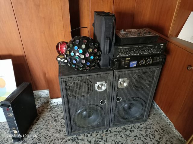 equipo de sonido altavoces