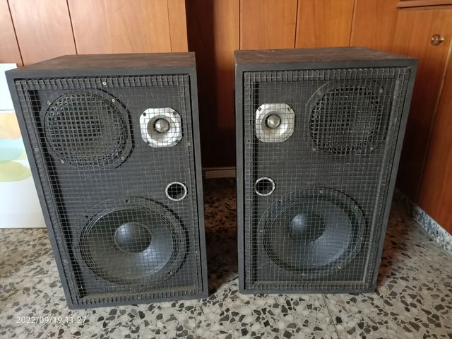 equipo de sonido altavoces