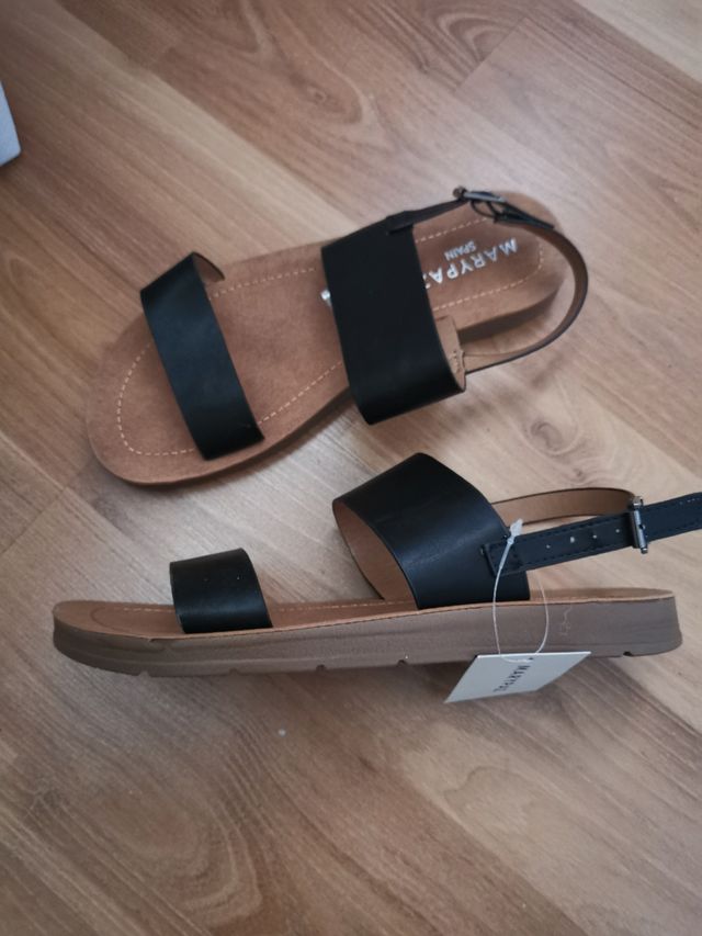 sandalias planas negras