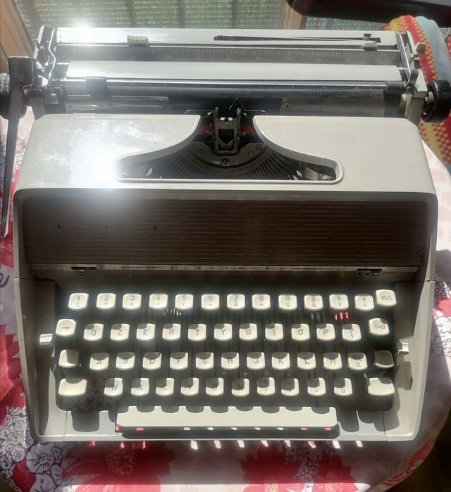 Macchina da scrivere Fleftwing Anni 70.Rarita'. Fu