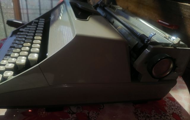 Macchina da scrivere Fleftwing Anni 70.Rarita'. Fu