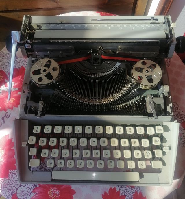 Macchina da scrivere Fleftwing Anni 70.Rarita'. Fu