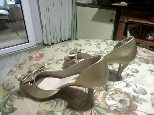 Bonitos y elegantes zapatos de mujer