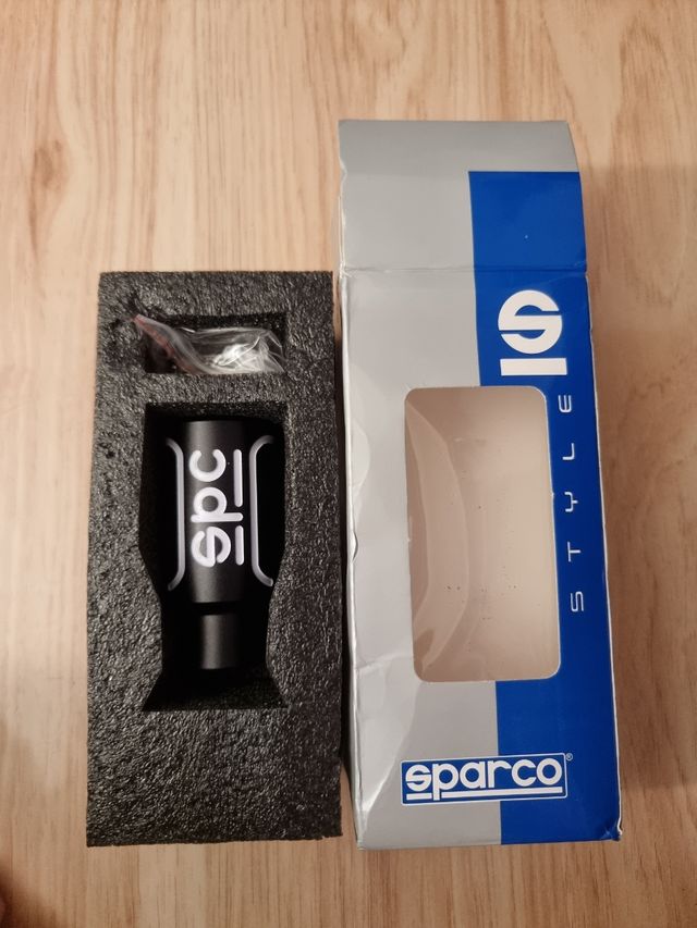 Pomo de cambio de marchas Sparco.Negro y blanco.