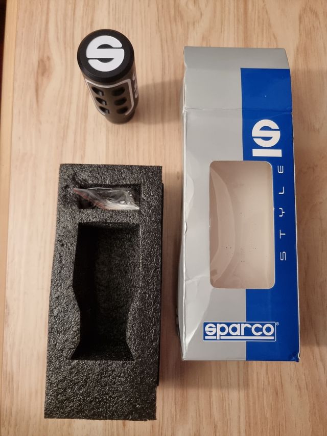 Pomo de cambio de marchas Sparco.Negro y blanco.